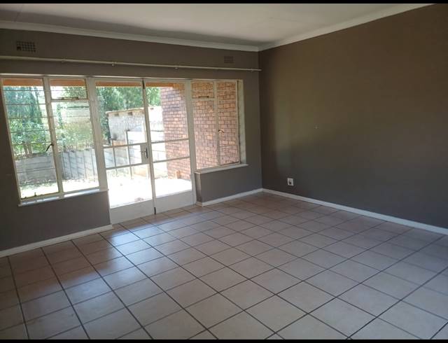 3 bed property to rent in LUIPAARDSVLEI